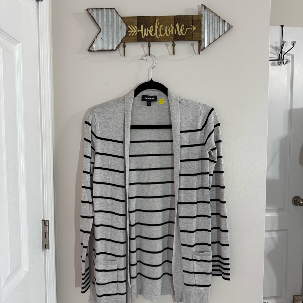 Express Light Gray Knit Cardigan Open Front Size Small with Pockets!